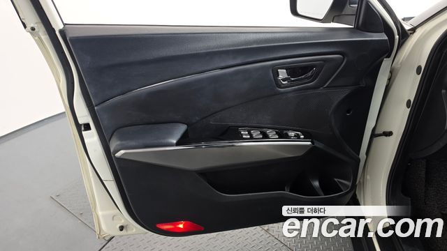 KG Mobility (SsangYong) Tivoli LX 2WD DLX 2015 — фото 24