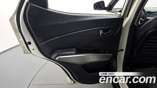 KG Mobility (SsangYong) Tivoli LX 2WD DLX 2015 — фото 25