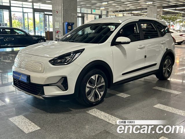 Kia Niro Plus Air 2023 — фото 3