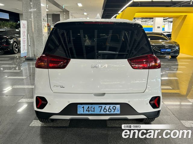 Kia Niro Plus Air 2023 — фото 5