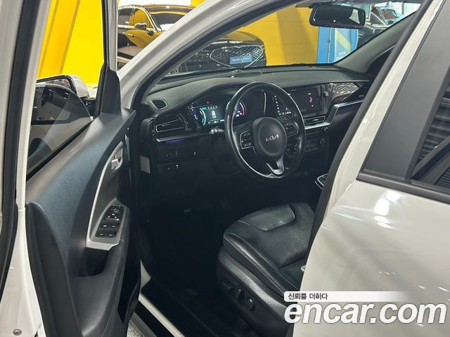 Kia Niro Plus Air 2023 — фото 20