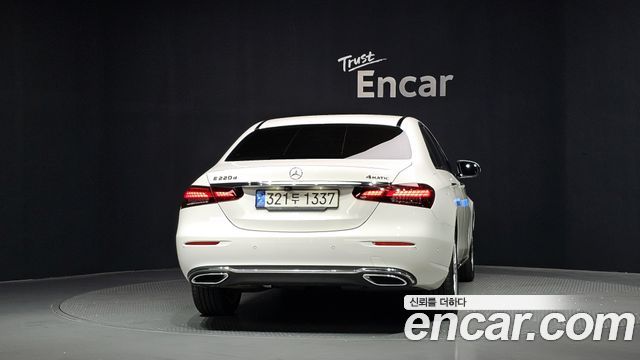 Mercedes-Benz E-Class (W213) E220d 4MATIC Exclusive 2022 — фото 4