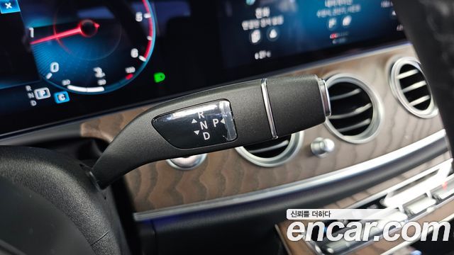 Mercedes-Benz E-Class (W213) E220d 4MATIC Exclusive 2022 — фото 9