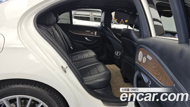 Mercedes-Benz E-Class (W213) E220d 4MATIC Exclusive 2022 — фото 12