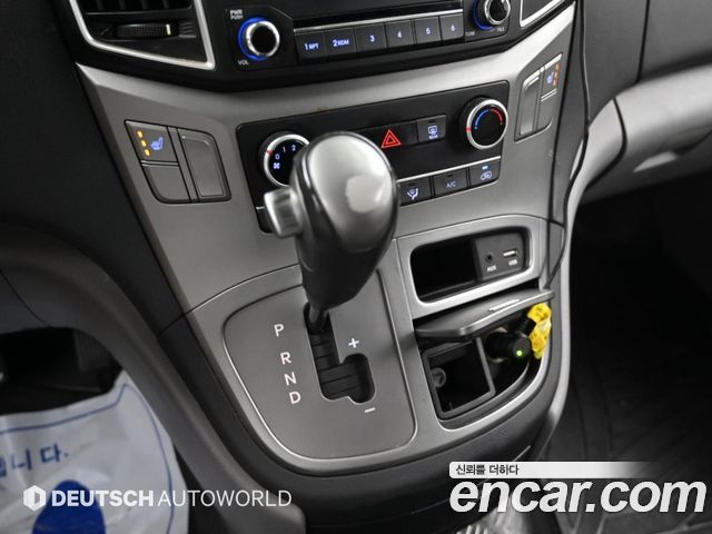 Hyundai Grand Starex Van 3-Seater Smart 2021 — фото 9