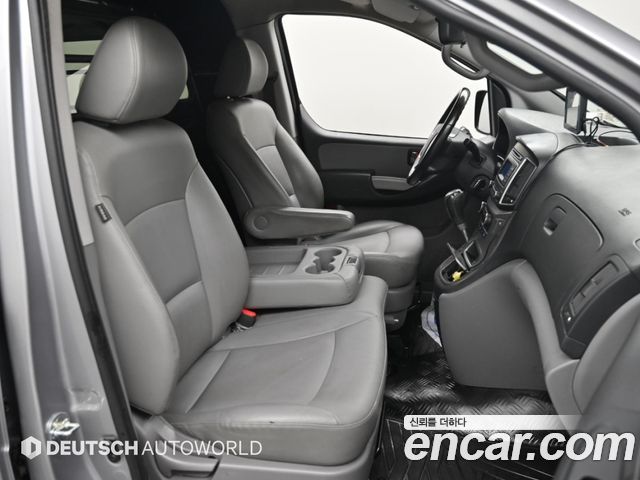 Hyundai Grand Starex Van 3-Seater Smart 2021 — фото 15