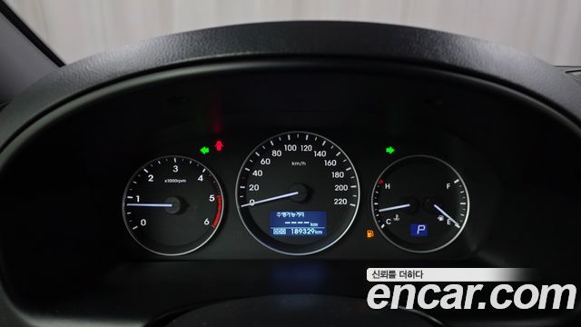 Hyundai Grand Starex Van 5-Seater Modern 2019 — фото 8