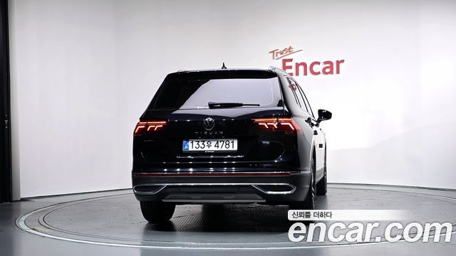 Volkswagen Tiguan Allspace 2.0 TSI Prestige 2023 — фото 4