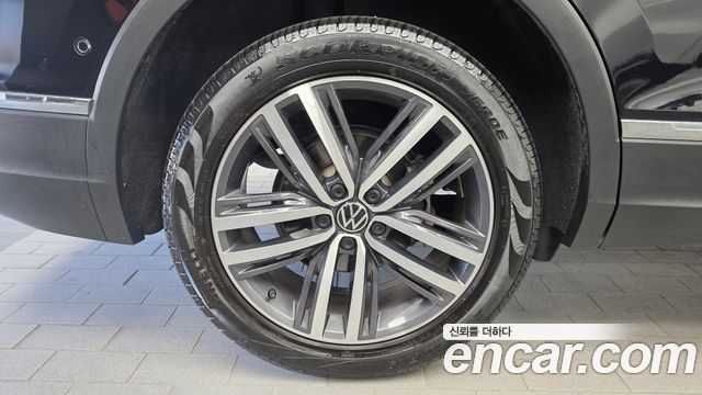 Volkswagen Tiguan Allspace 2.0 TSI Prestige 2023 — фото 5