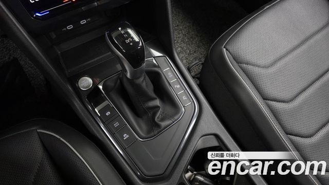 Volkswagen Tiguan Allspace 2.0 TSI Prestige 2023 — фото 9