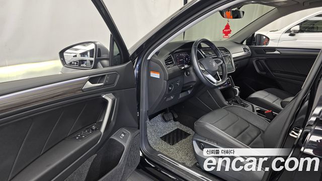 Volkswagen Tiguan Allspace 2.0 TSI Prestige 2023 — фото 10