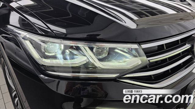 Volkswagen Tiguan Allspace 2.0 TSI Prestige 2023 — фото 28