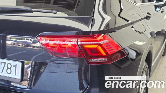 Volkswagen Tiguan Allspace 2.0 TSI Prestige 2023 — фото 29