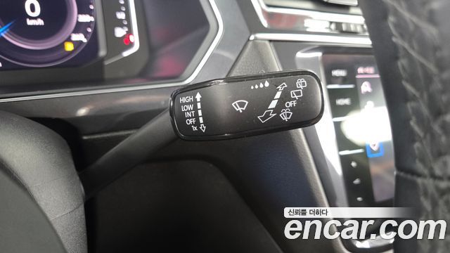 Volkswagen Tiguan Allspace 2.0 TSI Prestige 2023 — фото 33