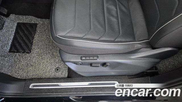 Volkswagen Tiguan Allspace 2.0 TSI Prestige 2023 — фото 37