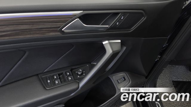 Volkswagen Tiguan Allspace 2.0 TSI Prestige 2023 — фото 38