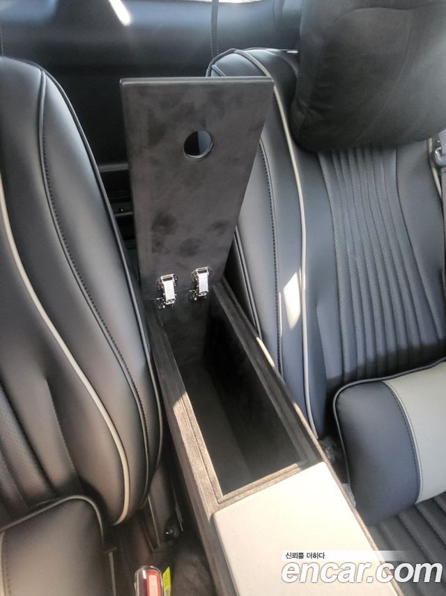 Kia Carnival (IV) Gasoline 4-Seater Hi Limousine (Special) 2026 — фото 17