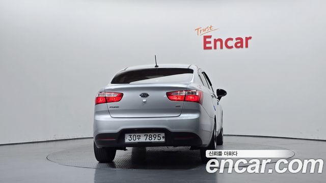 Kia Pride 1.6 GDI Sedan Prestige 2012 — фото 4