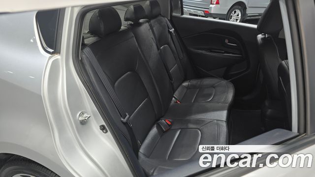 Kia Pride 1.6 GDI Sedan Prestige 2012 — фото 12