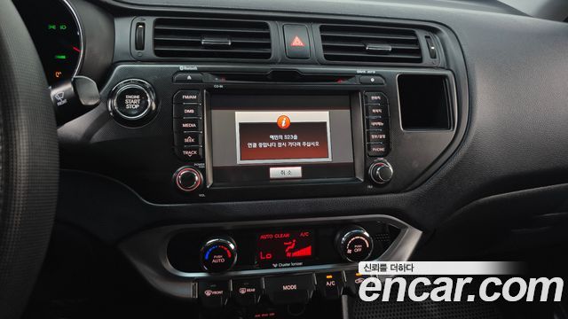 Kia Pride 1.6 GDI Sedan Prestige 2012 — фото 13