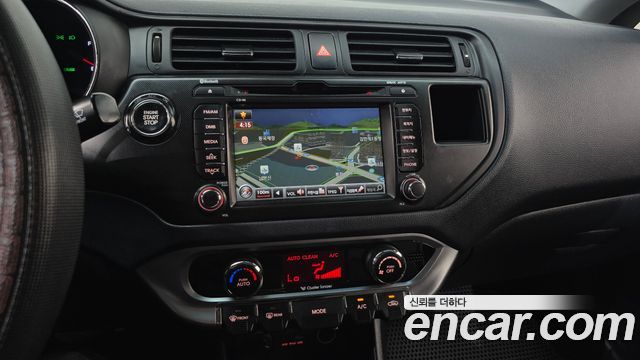 Kia Pride 1.6 GDI Sedan Prestige 2012 — фото 14