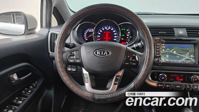 Kia Pride 1.6 GDI Sedan Prestige 2012 — фото 15
