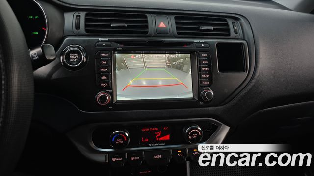 Kia Pride 1.6 GDI Sedan Prestige 2012 — фото 16