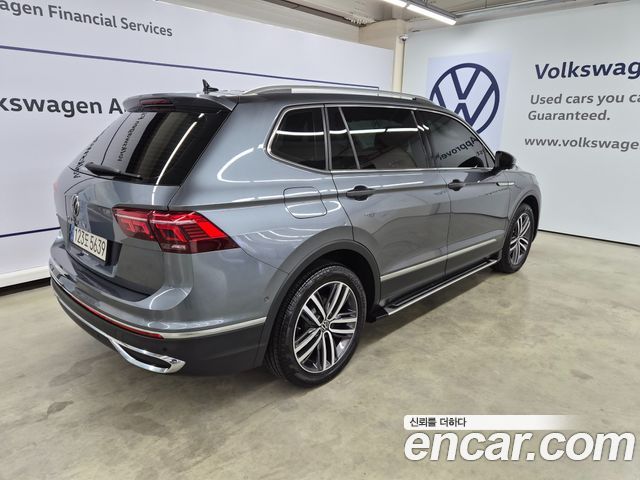 Volkswagen Tiguan Allspace 2.0 TSI Prestige 2023 — фото 2