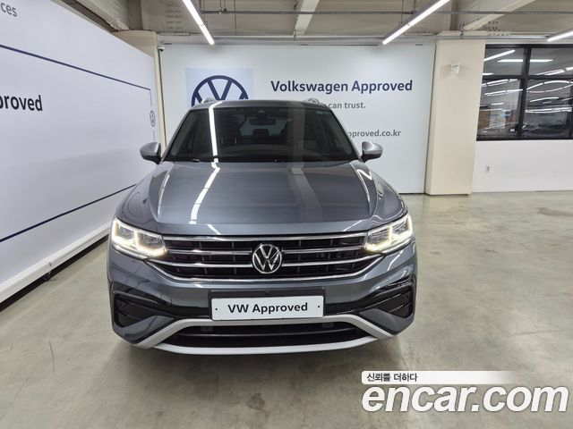 Volkswagen Tiguan Allspace 2.0 TSI Prestige 2023 — фото 3
