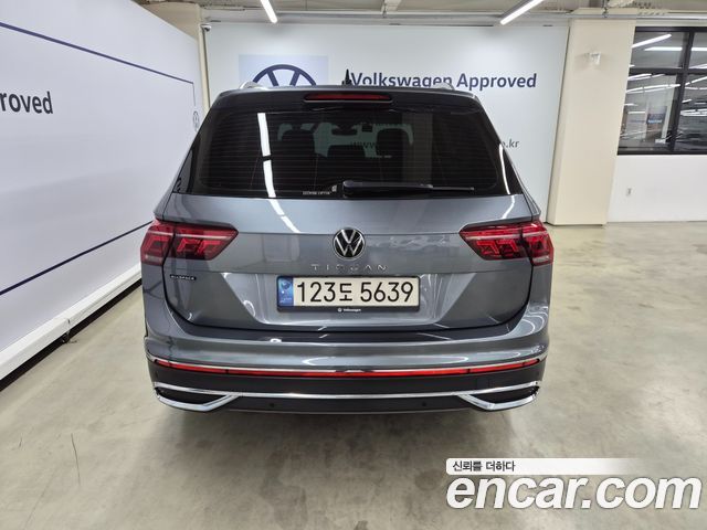 Volkswagen Tiguan Allspace 2.0 TSI Prestige 2023 — фото 4