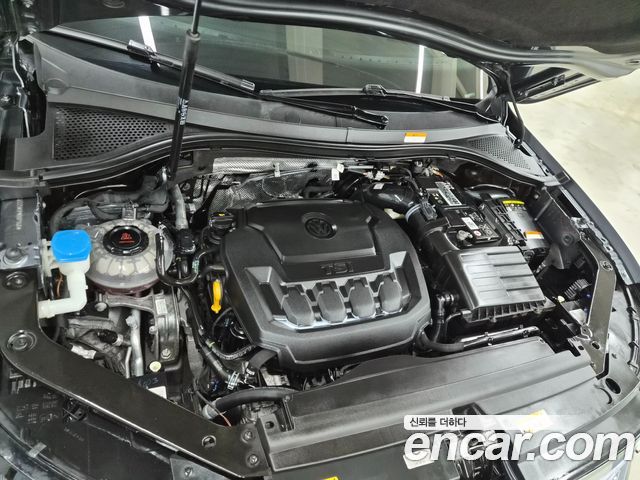 Volkswagen Tiguan Allspace 2.0 TSI Prestige 2023 — фото 6