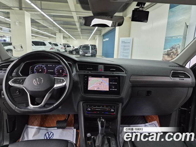 Volkswagen Tiguan Allspace 2.0 TSI Prestige 2023 — фото 7