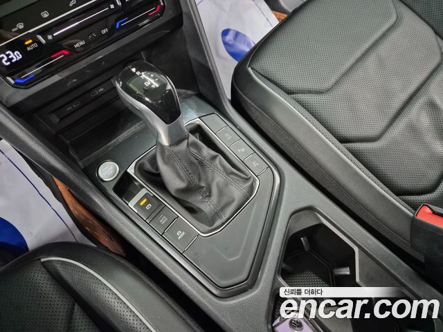 Volkswagen Tiguan Allspace 2.0 TSI Prestige 2023 — фото 9