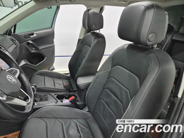Volkswagen Tiguan Allspace 2.0 TSI Prestige 2023 — фото 10