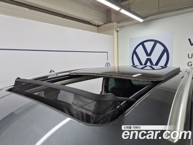 Volkswagen Tiguan Allspace 2.0 TSI Prestige 2023 — фото 19