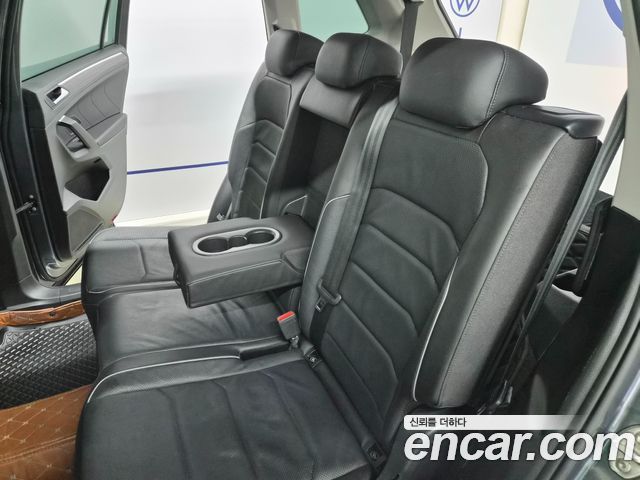 Volkswagen Tiguan Allspace 2.0 TSI Prestige 2023 — фото 24