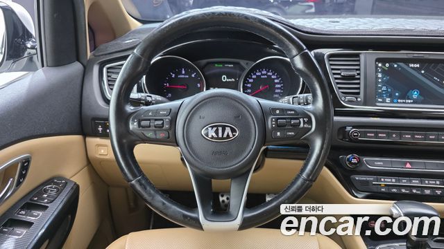 Kia Carnival 9-seater Prestige 2018 — фото 16