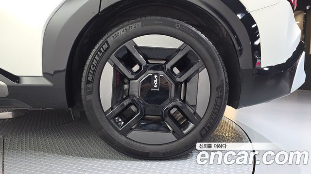 Kia EV9 Long Range 4WD GT Line 2024 — фото 21