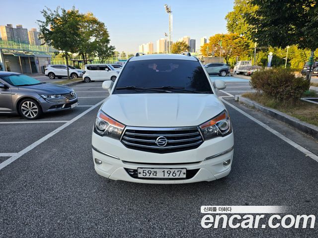 KG Mobility (SsangYong) Korando Turismo 4WD GT 9-seater