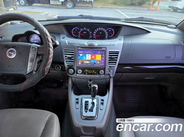 KG Mobility (SsangYong) Korando Turismo 4WD GT 9-seater 2015 — фото 15