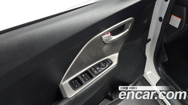 Kia Niro Plus Earth 2023 — фото 22