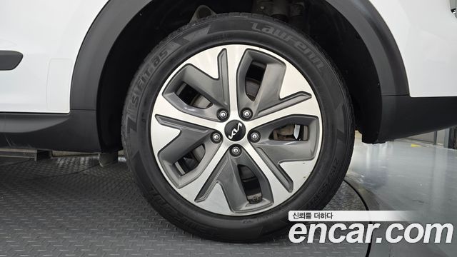 Kia Niro Plus Earth 2023 — фото 27