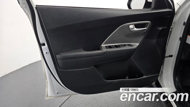 Kia Niro Plus Earth 2023 — фото 30