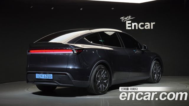 Tesla Model Y L Long Range AWD 2026 — фото 2