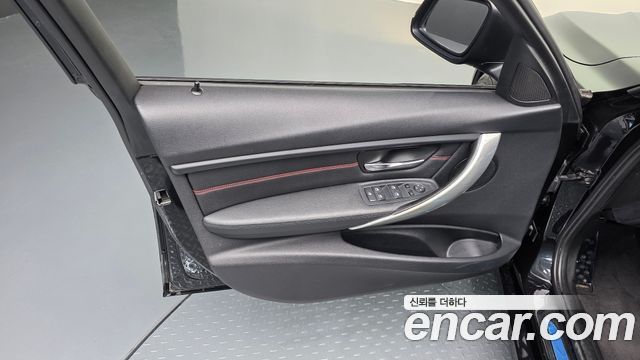 BMW 3 Series (F30) 320i Sport 2012 — фото 24