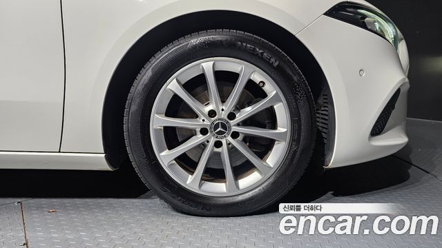 Mercedes-Benz A-Class (W177) A220 Sedan 2020 — фото 27