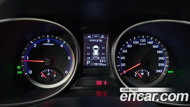 Hyundai Santa Fe (DM) Diesel(e-VGT) 2.2 2WD Smart 2015 — фото 8