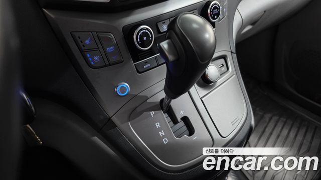 Hyundai Grand Starex 4WD Wagon 12-Seater Modern 2019 — фото 9