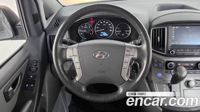 Hyundai Grand Starex 4WD Wagon 12-Seater Modern 2019 — фото 12