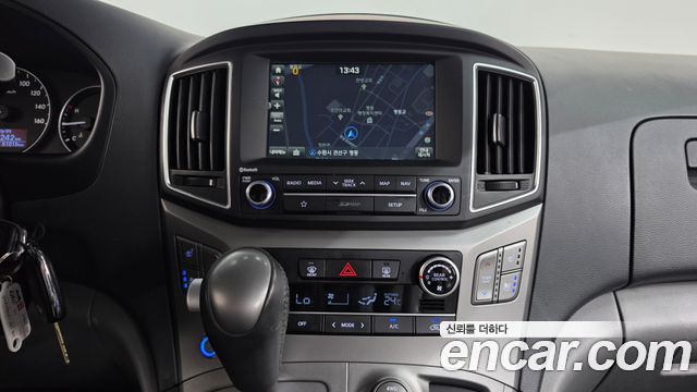 Hyundai Grand Starex 4WD Wagon 12-Seater Modern 2019 — фото 13
